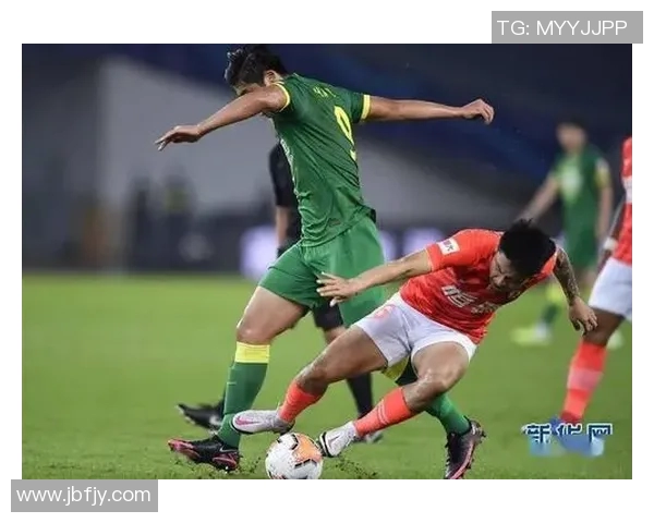 恒大与国安巅峰对决海报揭晓激情碰撞即将上演